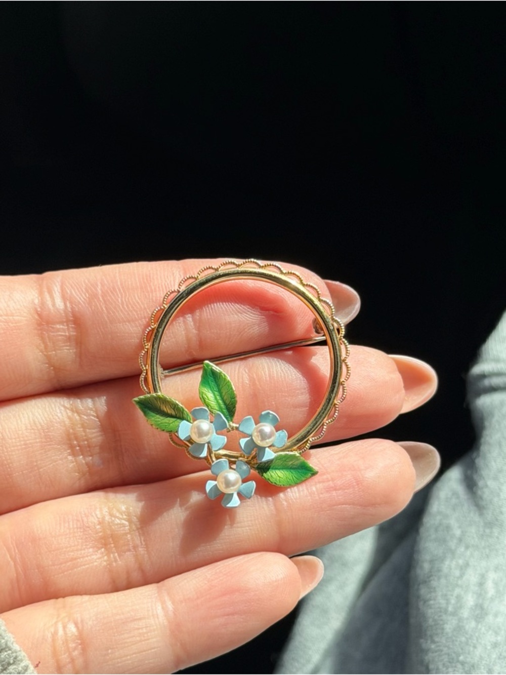 Vintage Signed KREMENTZ  pearl enameled flower broch